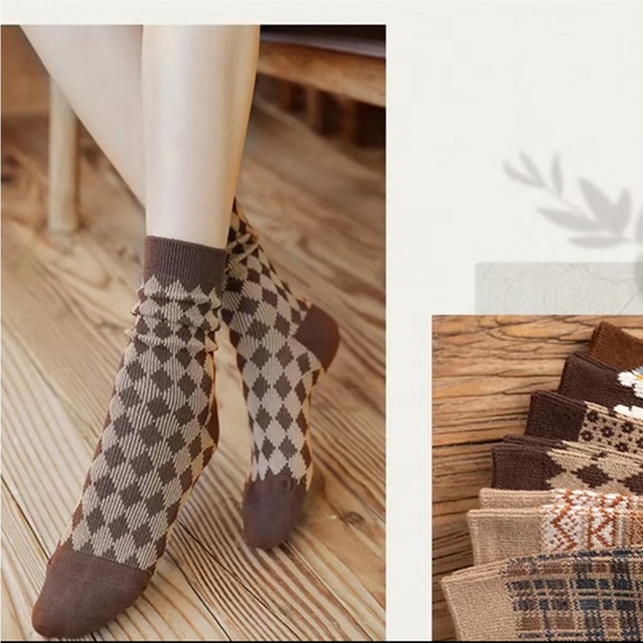 Women’s Patterned Tube Socks 5 Pairs - Picture 5 of 10